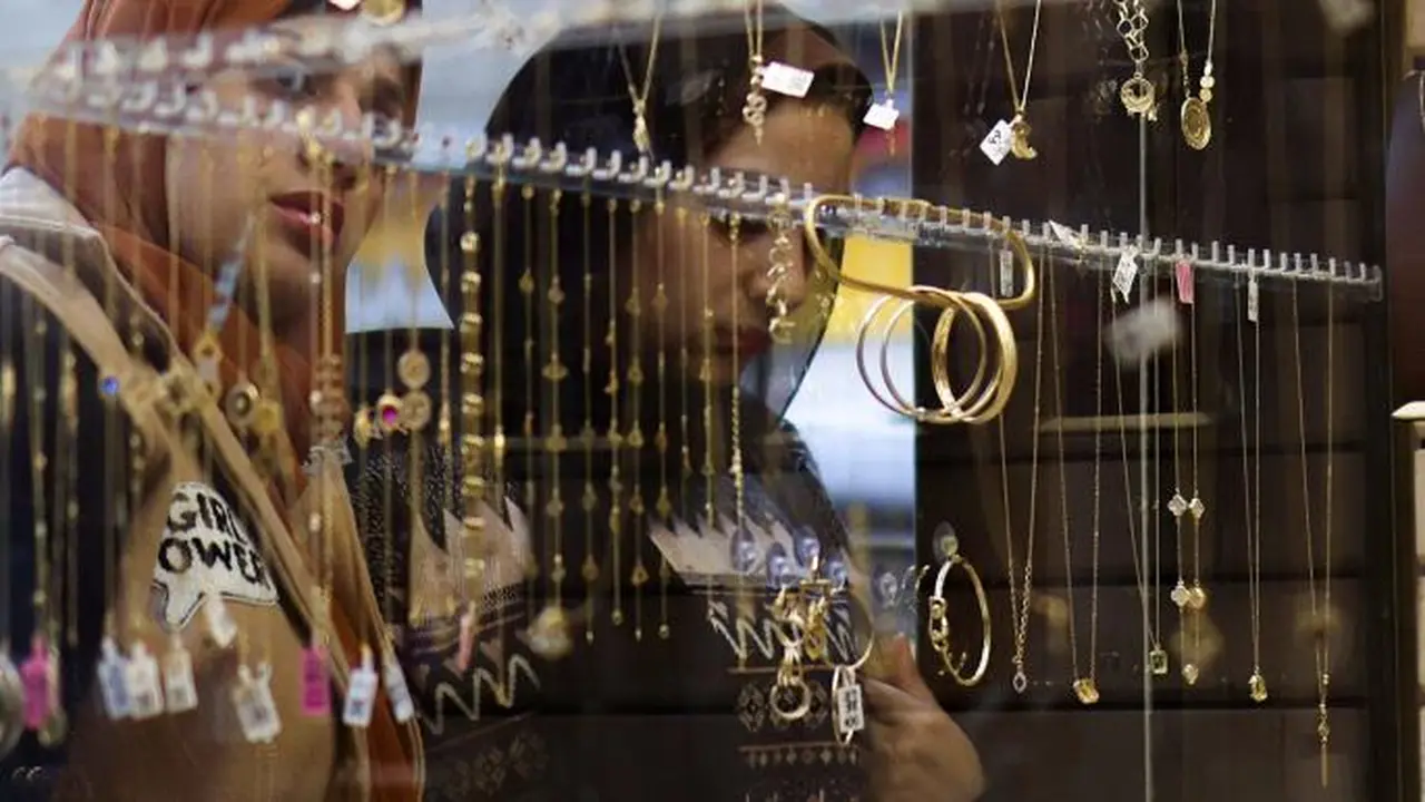 تأثير فجوة الدولار على صعود أسعار الذهب في السوق المحلية المصرية